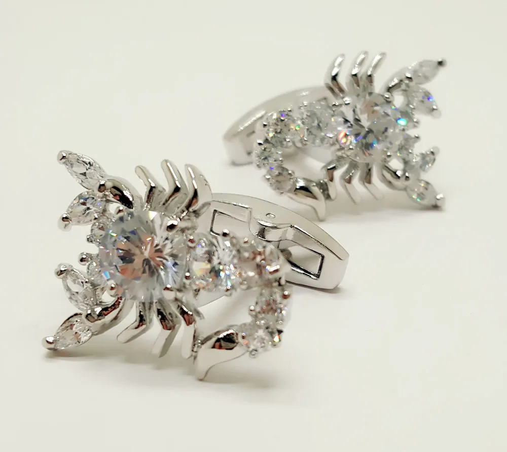 New Design Factory Price Retail Men Cufflinks Fashion TOP Copper Material White Crystal Scorpion Design Cuff Links Free Shipping
New Design Factory Price Retail Men Cufflinks Fashion TOP Copper Material White Crystal Scorpion Design Cuff Links Free Shipping