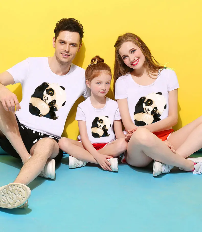 ZSIIBO Family Matching Outfits Father Son mom daughter Shirt Panda Family Look Clothes T- shirt Girls Boys Baby Clothes set
ZSIIBO Family Matching Outfits Father Son mom daughter Shirt Panda Family Look Clothes T- shirt Girls Boys Baby Clothes set