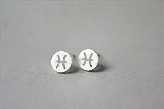 30Pair Zodiacal Pisces Earrings 12 Signs Zodiac Constellation Earrings Horoscope Astrology Disc Stud Earrings for Birthday
30Pair Zodiacal Pisces Earrings 12 Signs Zodiac Constellation Earrings Horoscope Astrology Disc Stud Earrings for Birthday