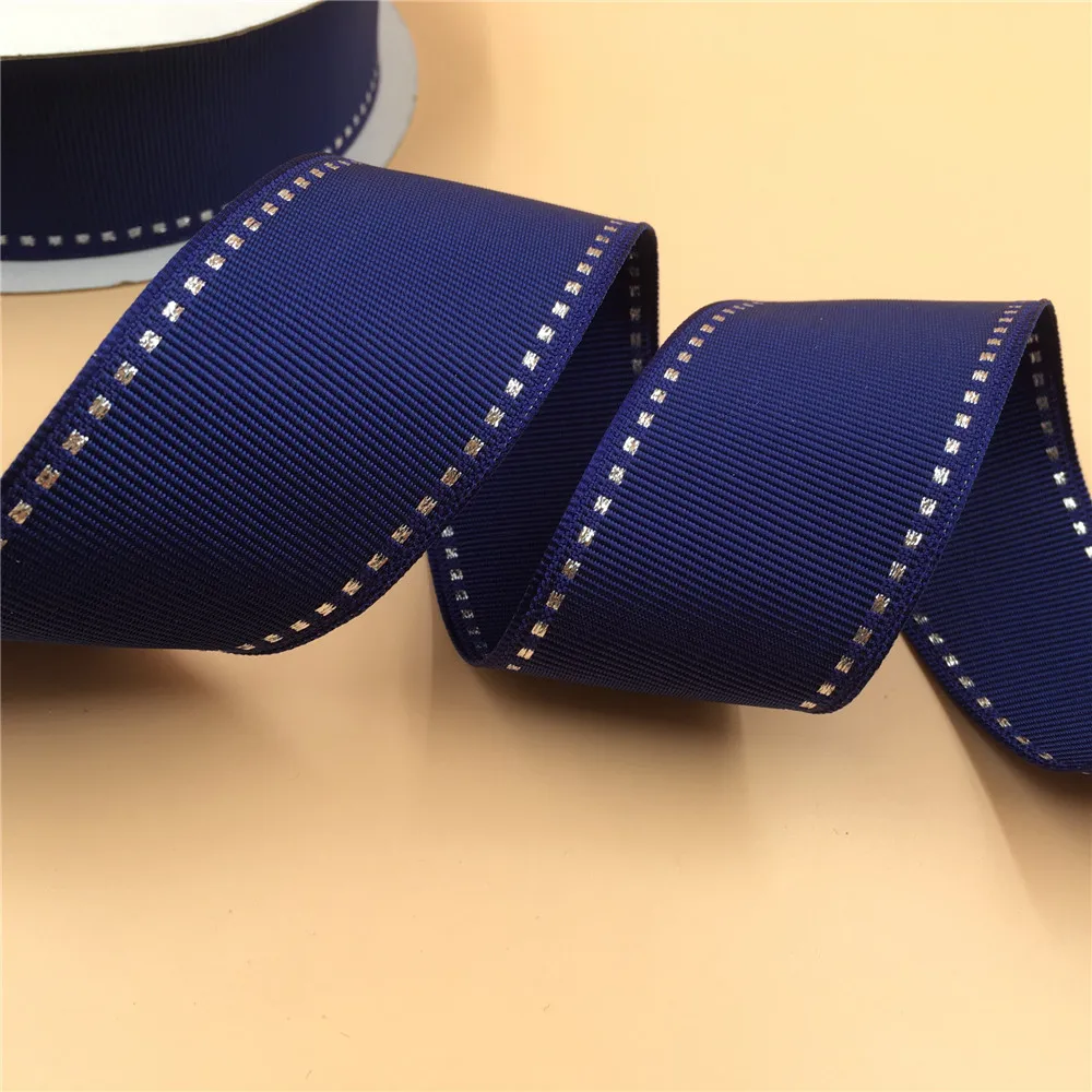 N2048 38mm X 25yards Stitched Silver Lurex Edge Blue Wired Grosgrain Ribbon. Gift Bow,Wedding,Cake Wrap,Tree Decoration,Wreath
N2048 38mm X 25yards Stitched Silver Lurex Edge Blue Wired Grosgrain Ribbon. Gift Bow,Wedding,Cake Wrap,Tree Decoration,Wreath