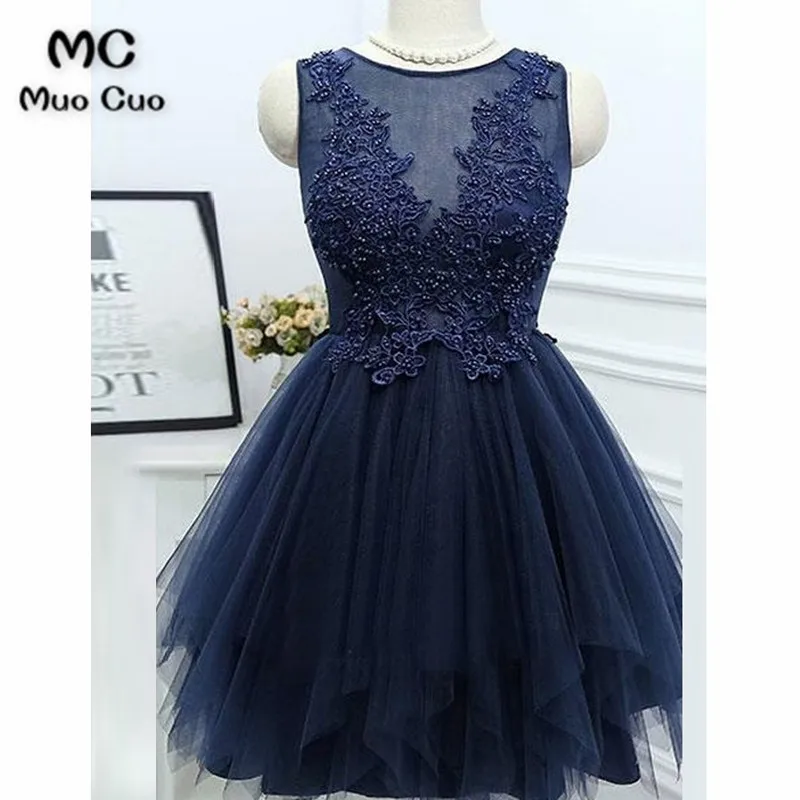 Illusion 2018 Navy Blue Evening Dresses Short with Sleeves Ball Gown Appliques A-Line Formal Evening Party Dress for Women
Illusion 2018 Navy Blue Evening Dresses Short with Sleeves Ball Gown Appliques A-Line Formal Evening Party Dress for Women