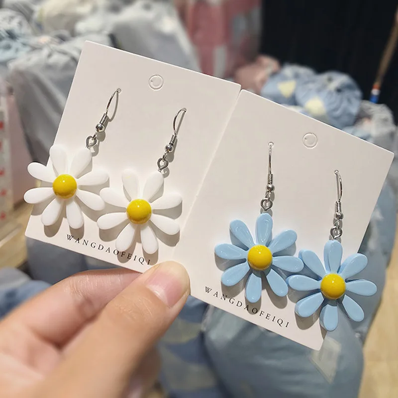 2018 Summer Sweet Cute Blue / White Acrylic Daisy Flower Small Drop Earrings for Women Girls Charm Statement Jewelry Pendientes
2018 Summer Sweet Cute Blue / White Acrylic Daisy Flower Small Drop Earrings for Women Girls Charm Statement Jewelry Pendientes