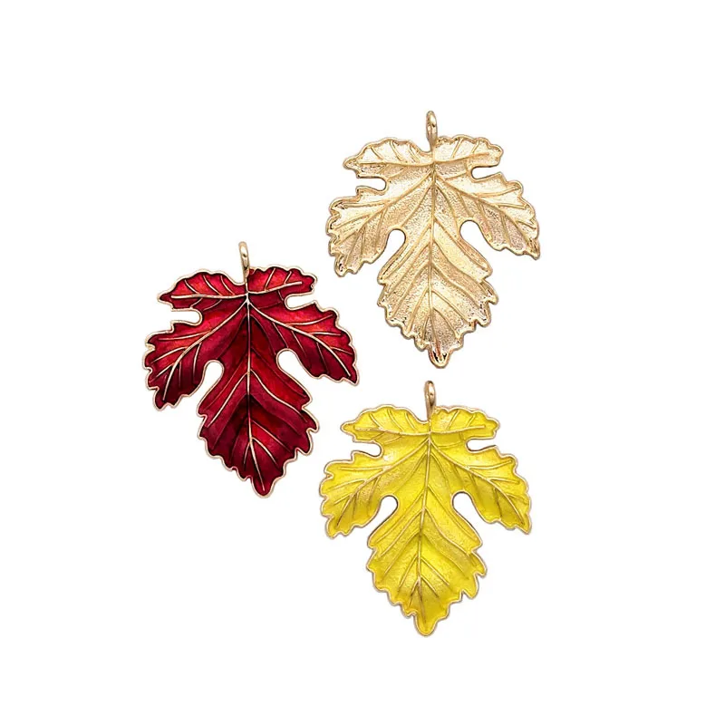 

MESTILO 2019 New Simple Dripping Oil Maple Leaf Brooch Pin Corsage For Women Men Fashion Bags Coat Corsage Jewelry Accessories