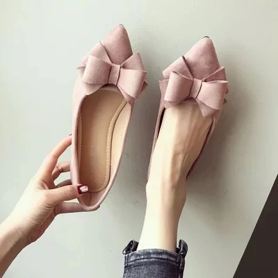 Korean version of the 2018 spring and autumn new suede pointed sweet bow large size flat flat with single shoes female pink scoo
Korean version of the 2018 spring and autumn new suede pointed sweet bow large size flat flat with single shoes female pink scoo