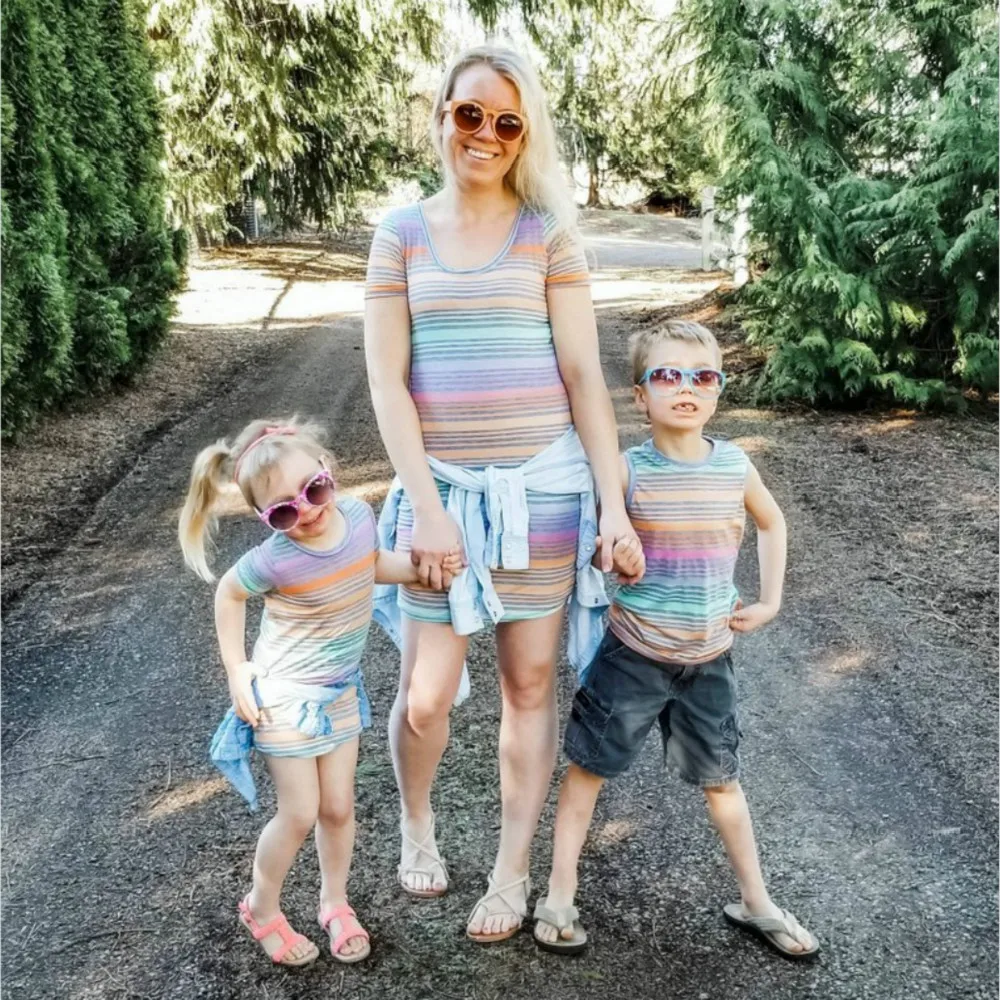2019 Summer Fashion Striped Girl And Mother Dresses Mom And Son Matching Clothes Brother Sister Matching Dress Mom Daughter Boys
2019 Summer Fashion Striped Girl And Mother Dresses Mom And Son Matching Clothes Brother Sister Matching Dress Mom Daughter Boys