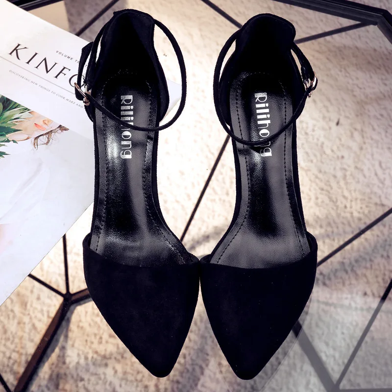2018 autumn new shallow mouth single shoes women suede women's thick with pointed high heels.
2018 autumn new shallow mouth single shoes women suede women's thick with pointed high heels.