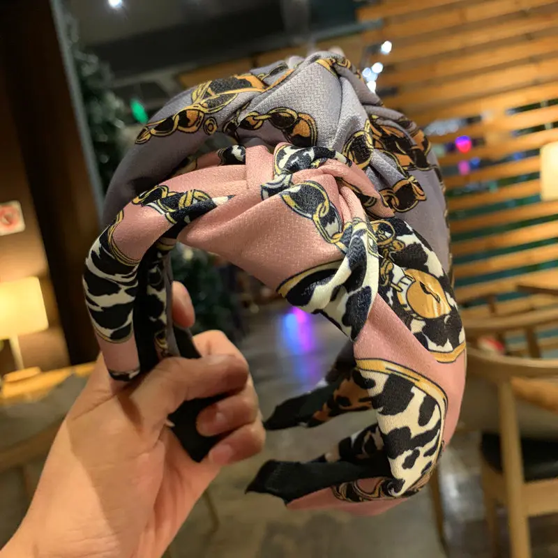 2019 Hot Bezel Fashion Style Knot Headwear Scrunchy Hairband for Women/Girls Striped Print Hairband hair accessories
2019 Hot Bezel Fashion Style Knot Headwear Scrunchy Hairband for Women/Girls Striped Print Hairband hair accessories