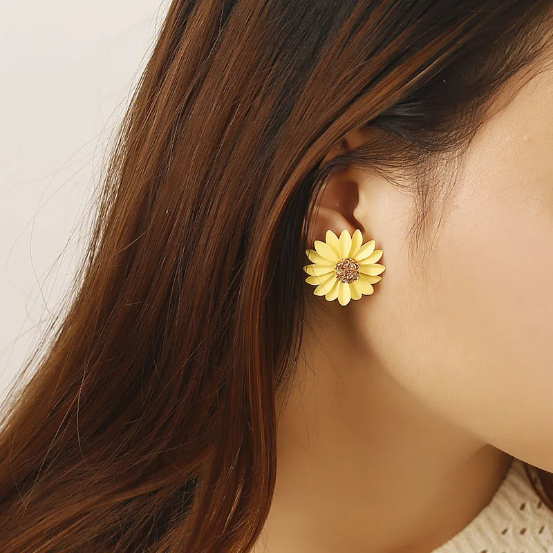 Korea Sweet Lovely Small Sun Flower Daisy Petal Pendant Stud Earrings For Woman Metal Ball Flowers Core Ear Hook Earrings EH029
Korea Sweet Lovely Small Sun Flower Daisy Petal Pendant Stud Earrings For Woman Metal Ball Flowers Core Ear Hook Earrings EH029