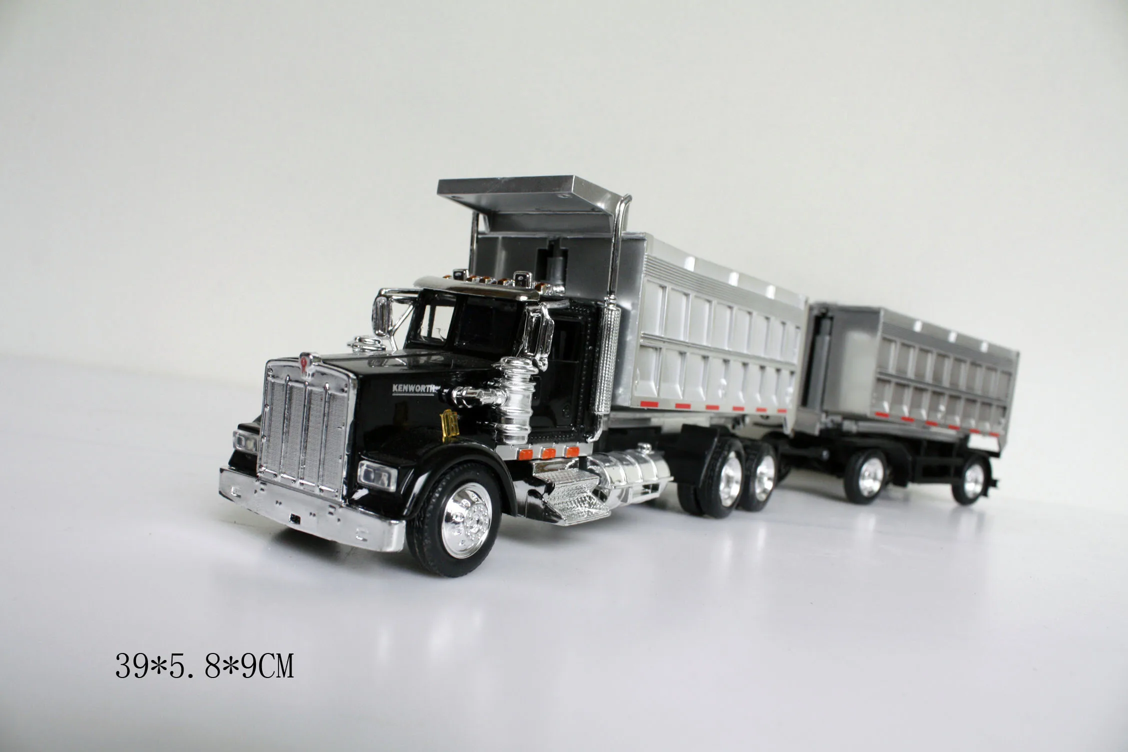 Genuine Special Offer Die-cast Metal 1/43 Self-unloading American Truck Model Desktop Display Collection
Genuine Special Offer Die-cast Metal 1/43 Self-unloading American Truck Model Desktop Display Collection