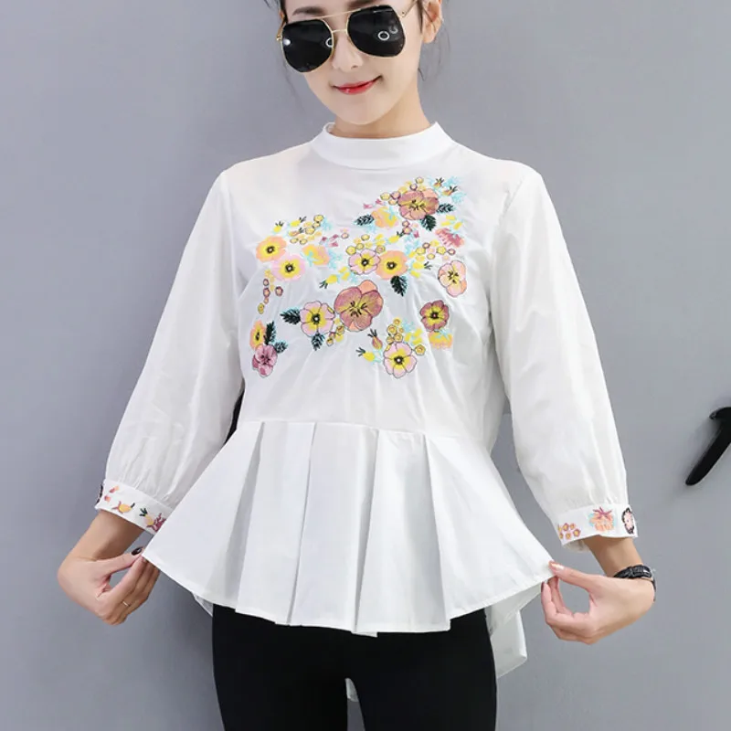 2018 Spring Chinese national style lantern sleeve stand collar embroidery cotton blouses women casual loose cotton shirts tops
2018 Spring Chinese national style lantern sleeve stand collar embroidery cotton blouses women casual loose cotton shirts tops