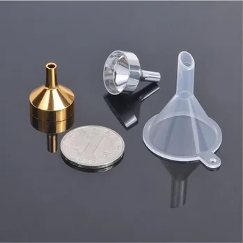 20pcs/lot New Small Mini Transparent Plastic/Gold/Silver Aluminium Perfume Diffuser E juice Bottles Liquid Oil Funnels Lab tools
20pcs/lot New Small Mini Transparent Plastic/Gold/Silver Aluminium Perfume Diffuser E juice Bottles Liquid Oil Funnels Lab tools