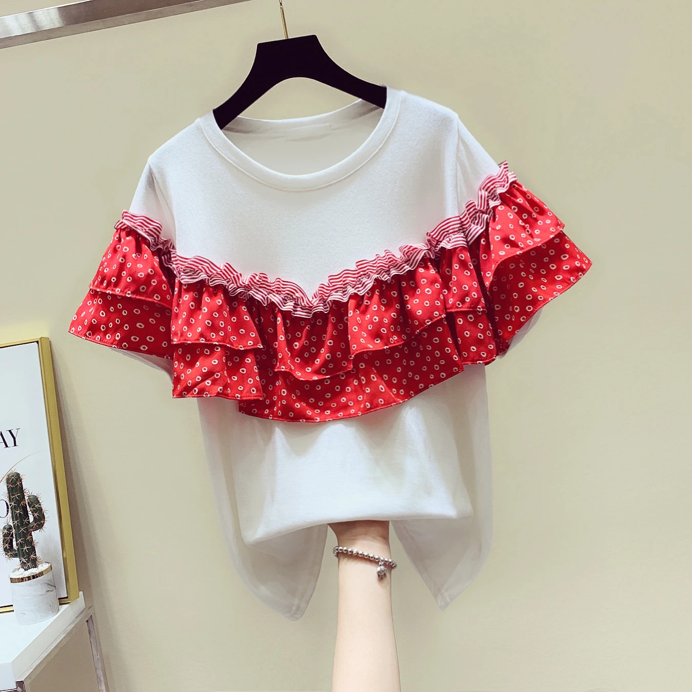 2019 Summer New Korean Style Women T-shirt Short-sleeved Wild Casual Fashion Ladies T Shirt Ruffled Cotton Round Collar Tops
2019 Summer New Korean Style Women T-shirt Short-sleeved Wild Casual Fashion Ladies T Shirt Ruffled Cotton Round Collar Tops