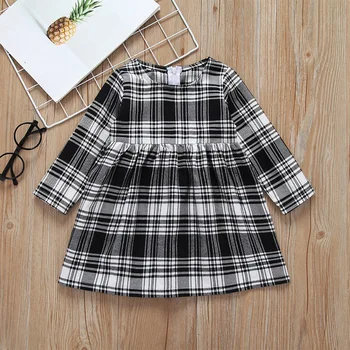 Girls black and white plaid spring and autumn dress Korean version of the cotton round neck children's clothing
Girls black and white plaid spring and autumn dress Korean version of the cotton round neck children's clothing