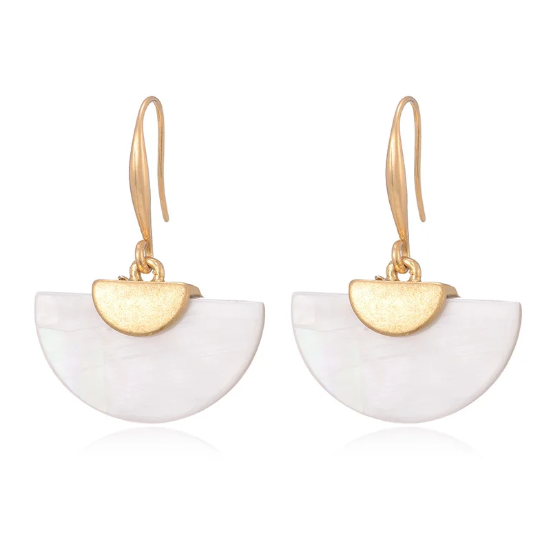 Hongye New Design Gold Ear Hook Fan Shaped Big Drop Earrings White Charm Female Elegant Hanging Dangler 2019 Fashion Bijoux
Hongye New Design Gold Ear Hook Fan Shaped Big Drop Earrings White Charm Female Elegant Hanging Dangler 2019 Fashion Bijoux
