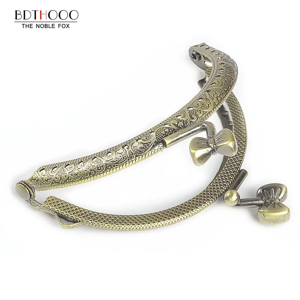 10pcs/lot 8.5cm Metal Purse Frame Handle for Clutch Bag Handbag Accessories Making Kiss Clasp Lock Antique Bronze Bags Hardware
10pcs/lot 8.5cm Metal Purse Frame Handle for Clutch Bag Handbag Accessories Making Kiss Clasp Lock Antique Bronze Bags Hardware