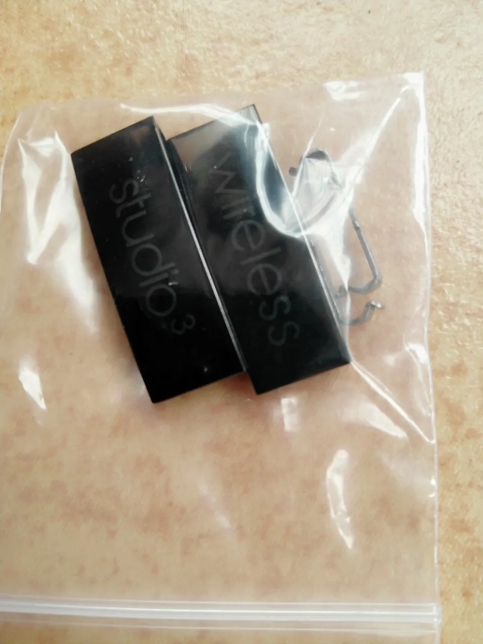 New Replacement Metal lock buckle logo iron sheet connector parts pieces for Studio3 Studio 3.0 wireless Headphone
New Replacement Metal lock buckle logo iron sheet connector parts pieces for Studio3 Studio 3.0 wireless Headphone