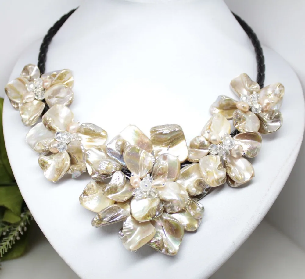 Charm! mother of pearl shell handmade pearl crystal 5flower pendant necklace 18"AAA style Fine Noble real Natural free shipping
Charm! mother of pearl shell handmade pearl crystal 5flower pendant necklace 18"AAA style Fine Noble real Natural free shipping