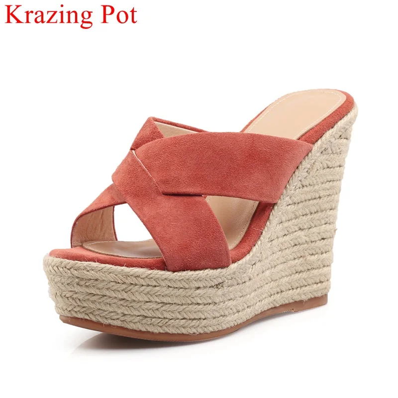 2018 fashion peep toe platform high heels wedge women sandals lazy solid vacation sweet casual thick bottom handmade shoes L12
2018 fashion peep toe platform high heels wedge women sandals lazy solid vacation sweet casual thick bottom handmade shoes L12