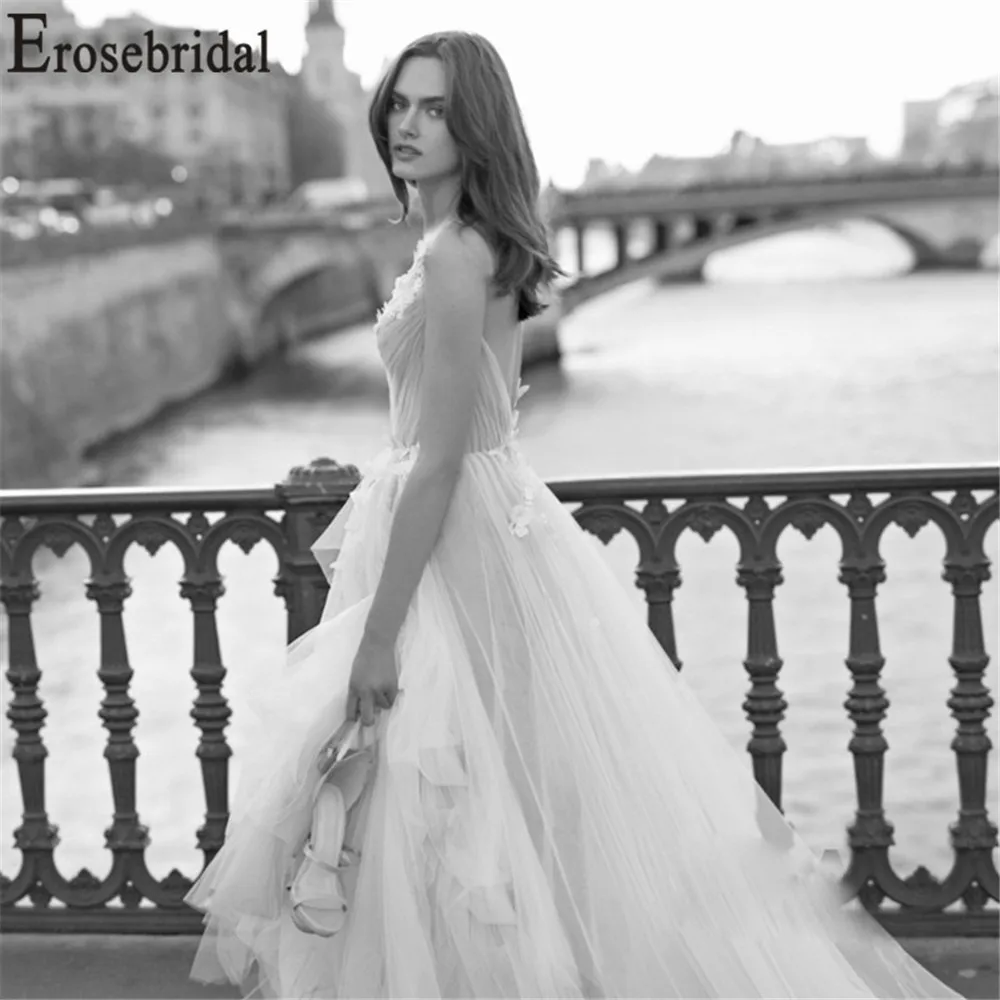 Erosebridal New Arrival Open Back Wedding Dress Simple Women Bridal Dress Tulle Vestidos De Novia 2019 A-Line Wedding Gowns
Erosebridal New Arrival Open Back Wedding Dress Simple Women Bridal Dress Tulle Vestidos De Novia 2019 A-Line Wedding Gowns