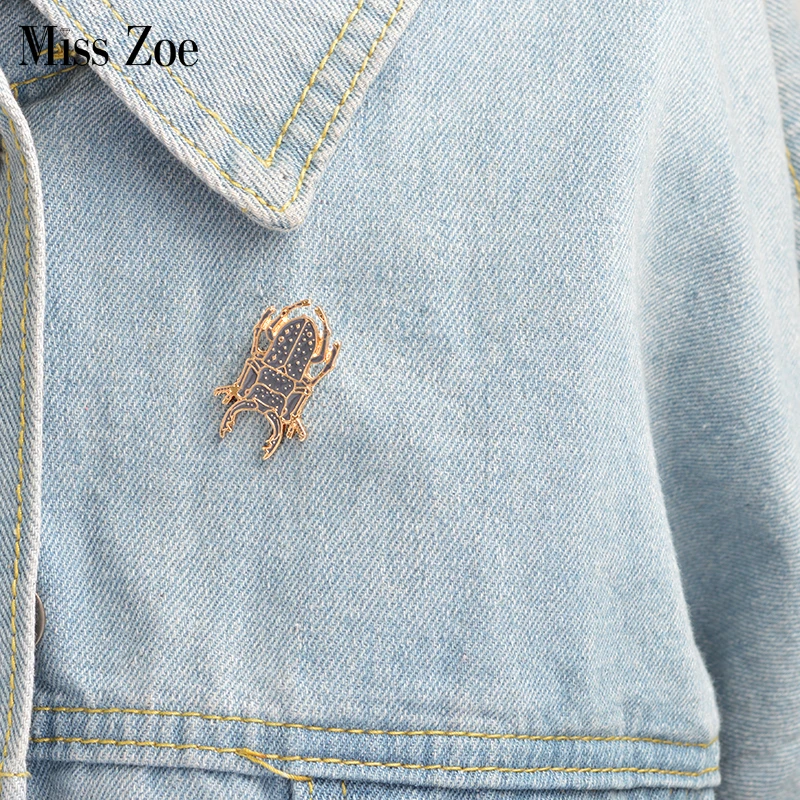 

Miss Zoe Enamel insect beetle pin Cartoon Birdie Cartoon Animal Brooch Denim Jacket Pin Buckle Shirt Badge Gift for Kids Friend