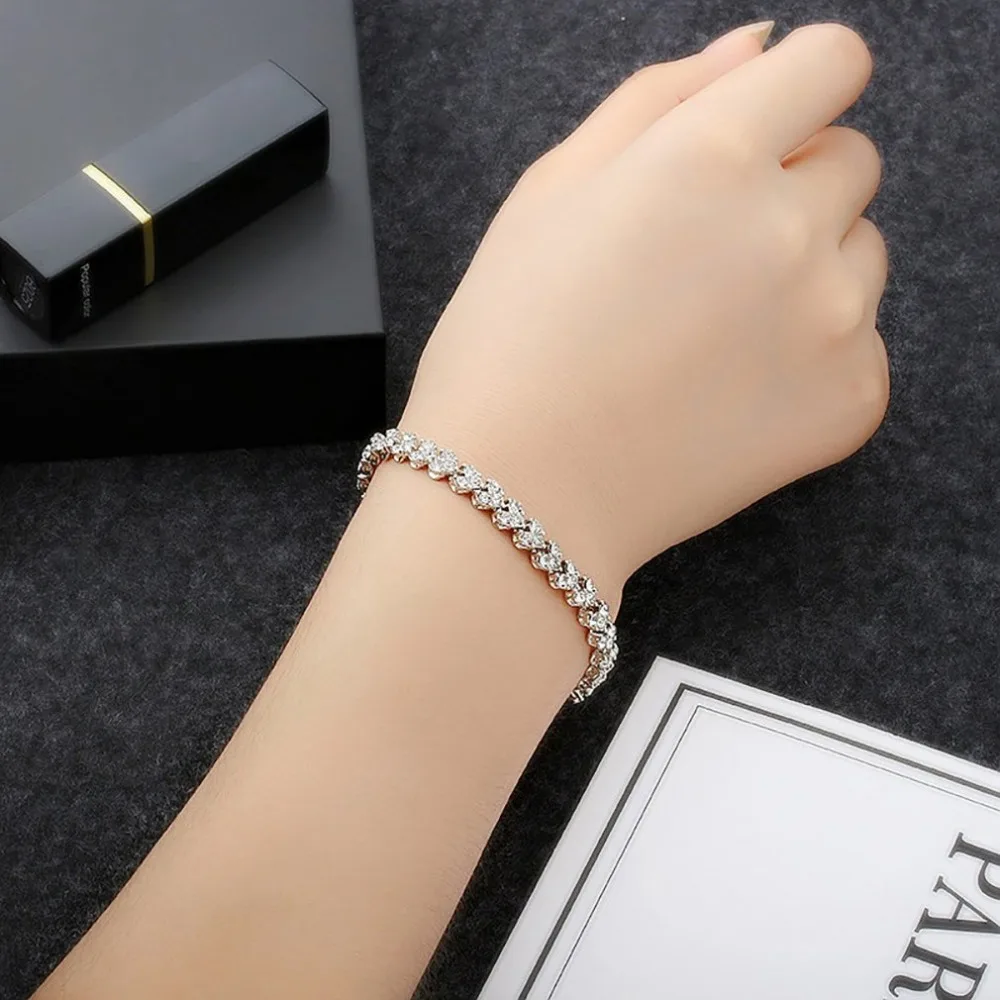 Simple Plain Zircon Bracelet Inlaid Crystal Heart Cubic Charm Pattern Special Gift Ornament Elegant Pretty Bangle
Simple Plain Zircon Bracelet Inlaid Crystal Heart Cubic Charm Pattern Special Gift Ornament Elegant Pretty Bangle