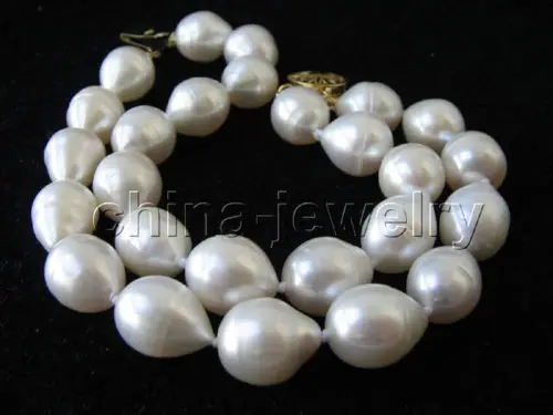 Shipping >>>>>8" 2row 13mm natural white baroque rice freshwater pearl bracelet - GP clasp
Shipping >>>>>8" 2row 13mm natural white baroque rice freshwater pearl bracelet - GP clasp
