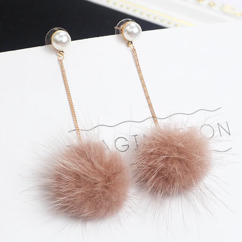 2018 Korean Lovely Imitation Pearl Charm Fluffy Pompom Ball Drop Earrings For Women Wedding Bridal Jewelry boucle d'oreille
2018 Korean Lovely Imitation Pearl Charm Fluffy Pompom Ball Drop Earrings For Women Wedding Bridal Jewelry boucle d'oreille