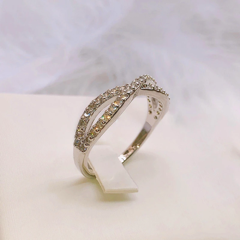 LOREDANA Exquisite double-breasted white zircon copper engagement ring for women's fashion finger accessory party ring
LOREDANA Exquisite double-breasted white zircon copper engagement ring for women's fashion finger accessory party ring