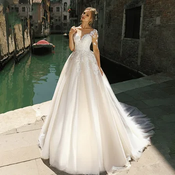 Eightree Appliques A-Line Wedding Dress 2019 Half Sleeves Wedding Gowns Plus Size Illusion Backless Robe de mariee Bridal Dress
Eightree Appliques A-Line Wedding Dress 2019 Half Sleeves Wedding Gowns Plus Size Illusion Backless Robe de mariee Bridal Dress