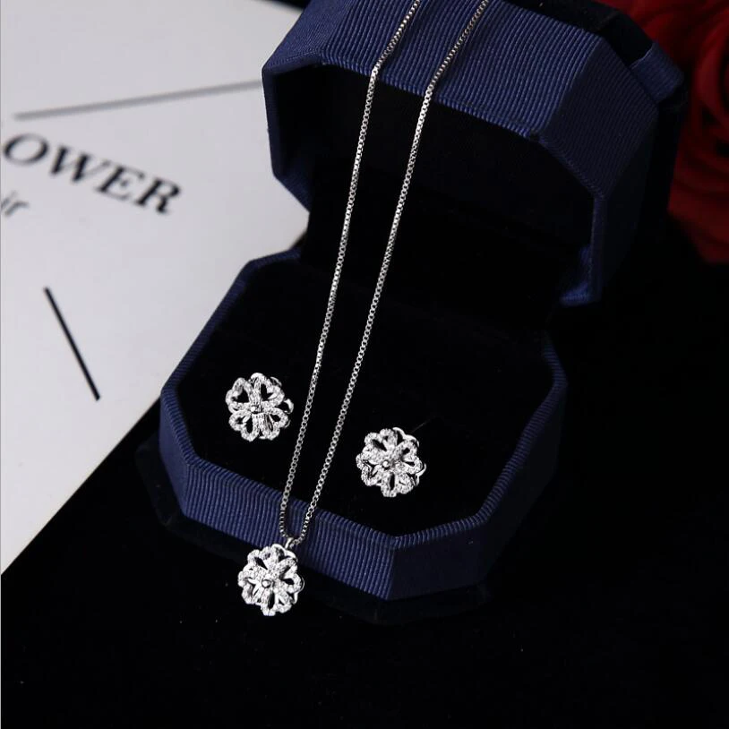 2018 New Four Leaf Clover Pendant Necklace Rotating Silver Color Hollow Flower Design Pendant Layer Chain For Women Birthday Gif
2018 New Four Leaf Clover Pendant Necklace Rotating Silver Color Hollow Flower Design Pendant Layer Chain For Women Birthday Gif