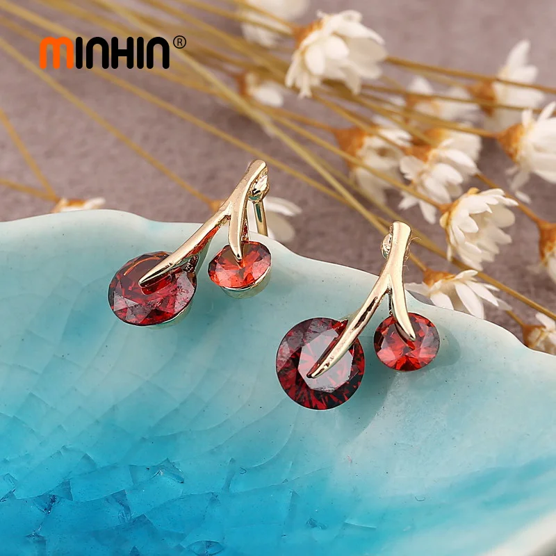 MINHIN Cute Stud Earrings For Women Gold-color Alloy Crystal Earrings Wedding Jewelry Cherry Design Piercing Earrings
MINHIN Cute Stud Earrings For Women Gold-color Alloy Crystal Earrings Wedding Jewelry Cherry Design Piercing Earrings