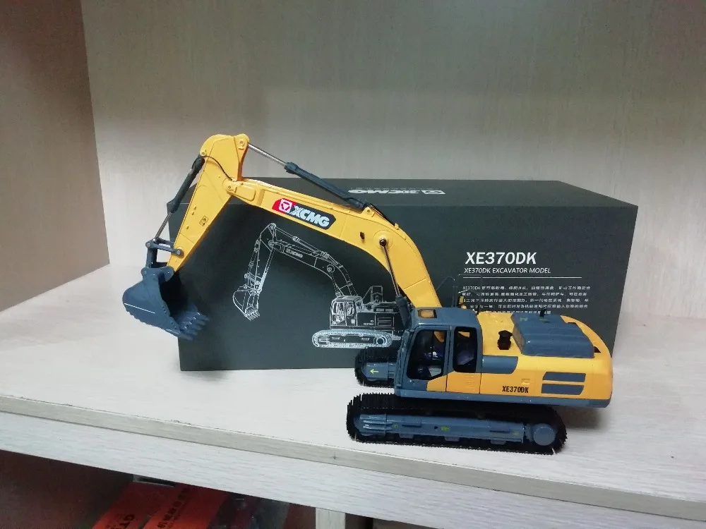 2019 New Launch Big 1:30 XCMG XE370 Excavator Model, driver doll in cab, Collection, Exquisite Packing box
2019 New Launch Big 1:30 XCMG XE370 Excavator Model, driver doll in cab, Collection, Exquisite Packing box