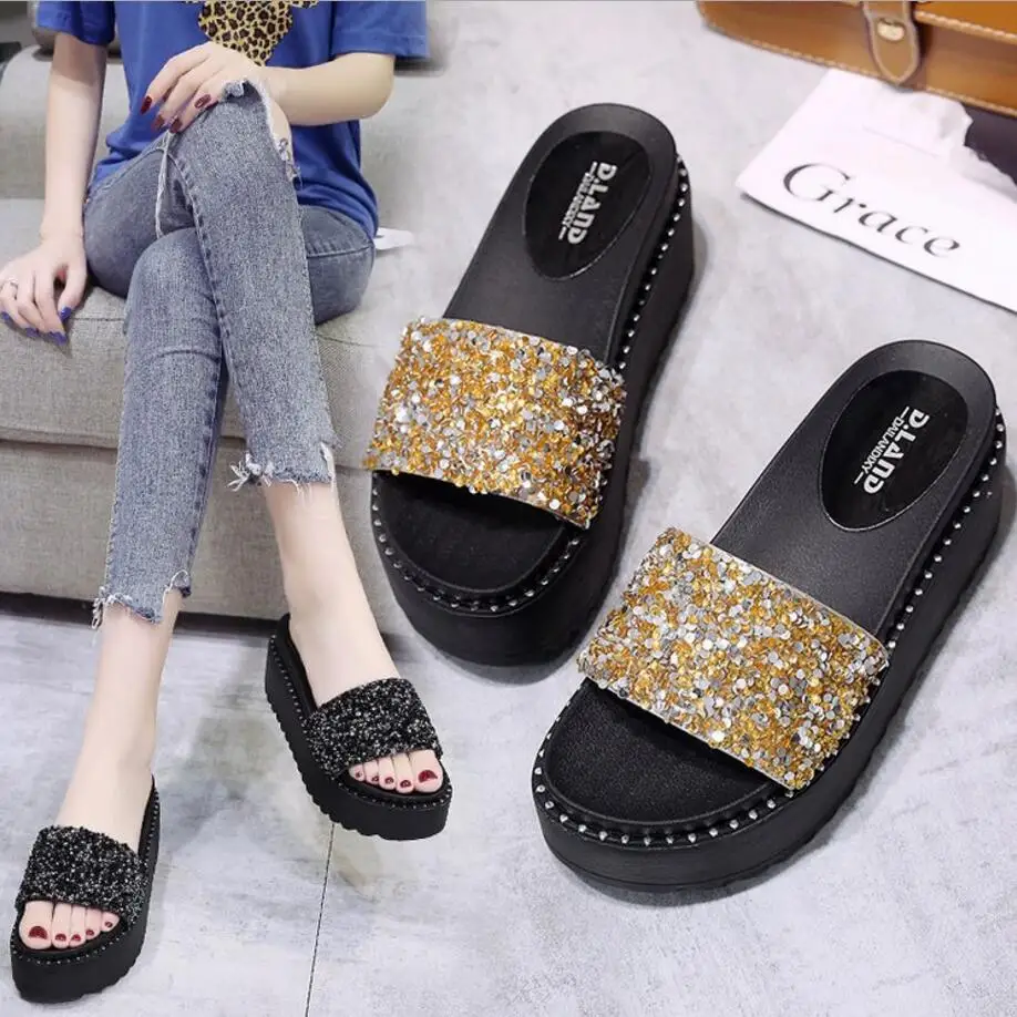 gold/silver glitter platform slippers women metal rivets around thick bottom flip flops ladies bling muffins beach slides y948
gold/silver glitter platform slippers women metal rivets around thick bottom flip flops ladies bling muffins beach slides y948