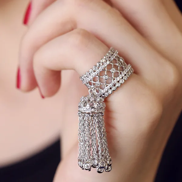 Baroque Tassel Ring Korean version of luxury luxury shiny micro-inlaid zircon tassel mouth ring 169
Baroque Tassel Ring Korean version of luxury luxury shiny micro-inlaid zircon tassel mouth ring 169