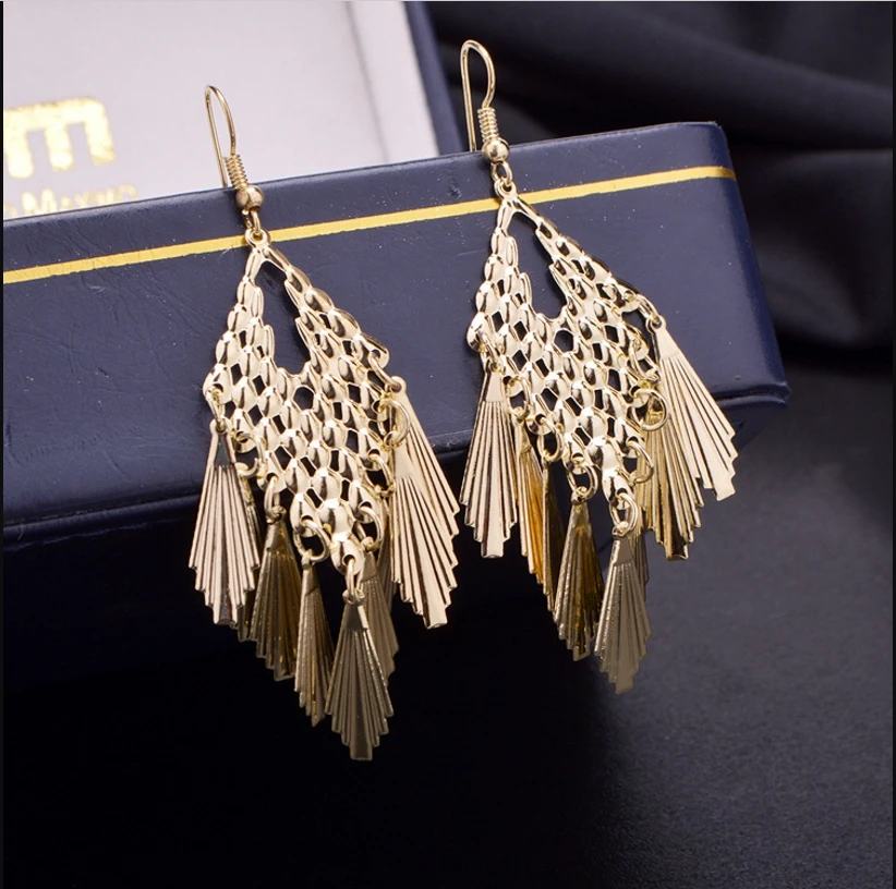European and American fashion wild earrings Exaggerated retro Baroque style frosted earrings are very nice
European and American fashion wild earrings Exaggerated retro Baroque style frosted earrings are very nice