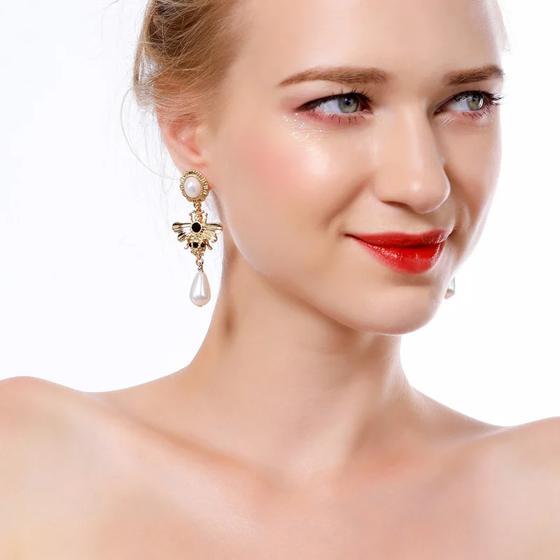 New Arrival Ethinic Classical Resin Cultured Pearl Drop Earring For Women Handmade Trendy Date Gift Bee Earrings Jewelry
New Arrival Ethinic Classical Resin Cultured Pearl Drop Earring For Women Handmade Trendy Date Gift Bee Earrings Jewelry