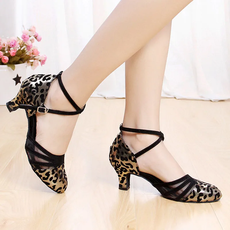 Rubber bottom Women's Latin Dance Shoes Lady Ballroom Tango salsa Tap Latin Dancing shoes For Girls Latin Shoes Chinasize34~42
Rubber bottom Women's Latin Dance Shoes Lady Ballroom Tango salsa Tap Latin Dancing shoes For Girls Latin Shoes Chinasize34~42