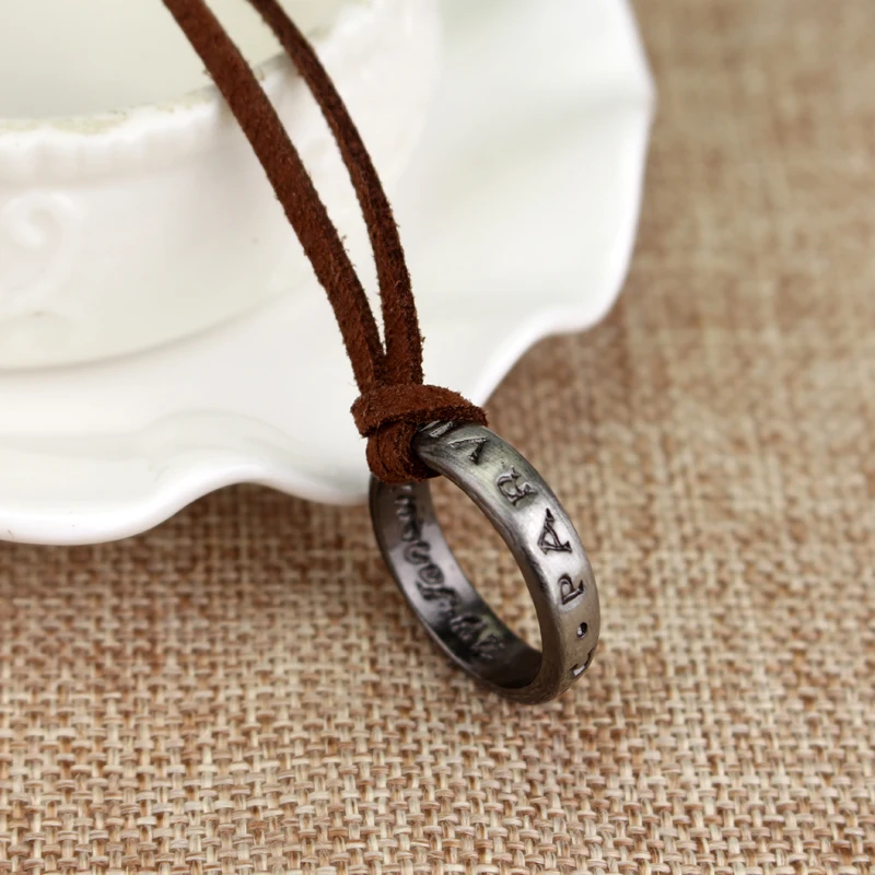 60CM Leather necklace PS4 game Uncharted 4 A Thief's End Nathan Drake necklaces Cord Chain Long Necklace jewelry men Accessories
60CM Leather necklace PS4 game Uncharted 4 A Thief's End Nathan Drake necklaces Cord Chain Long Necklace jewelry men Accessories