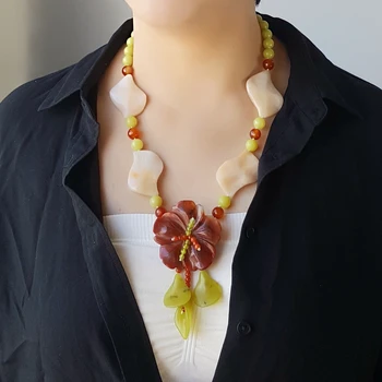 Lii Ji Natural Stone Agate Jade Yellow Jade Flower Pendant Tassel Necklace approx 58cm
Lii Ji Natural Stone Agate Jade Yellow Jade Flower Pendant Tassel Necklace approx 58cm