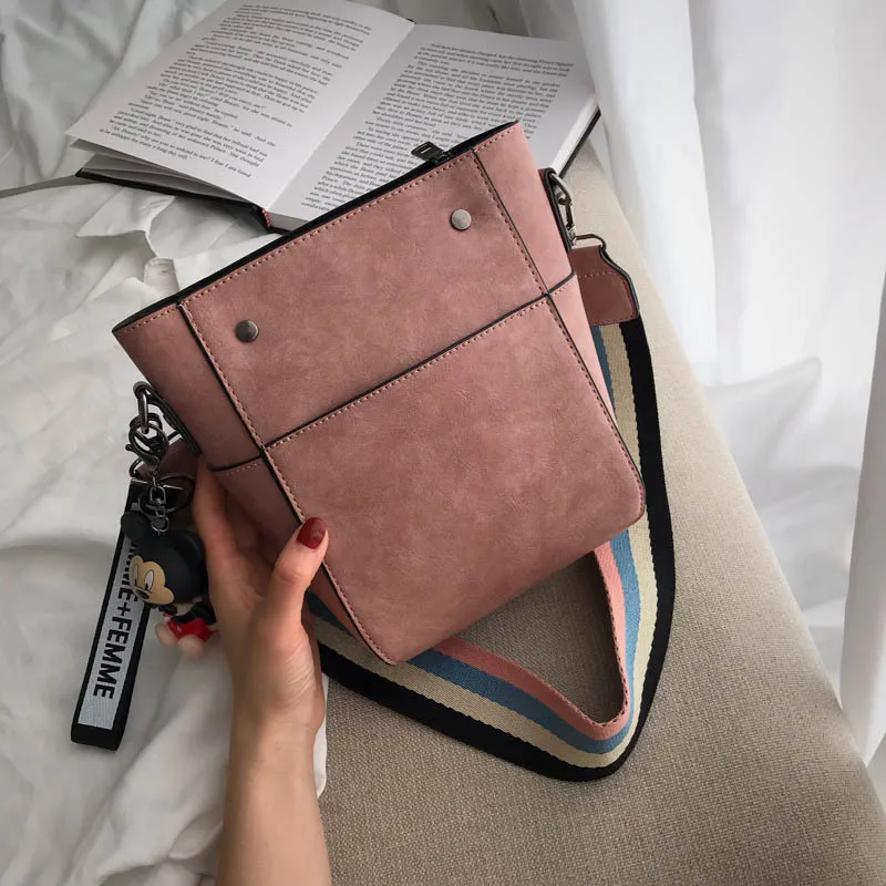 2019 Luxury Brand Women Bucket Bag Fashion Shoulder Bag High Quality Messenger Bags Female Crossbody Bag sac main
2019 Luxury Brand Women Bucket Bag Fashion Shoulder Bag High Quality Messenger Bags Female Crossbody Bag sac main