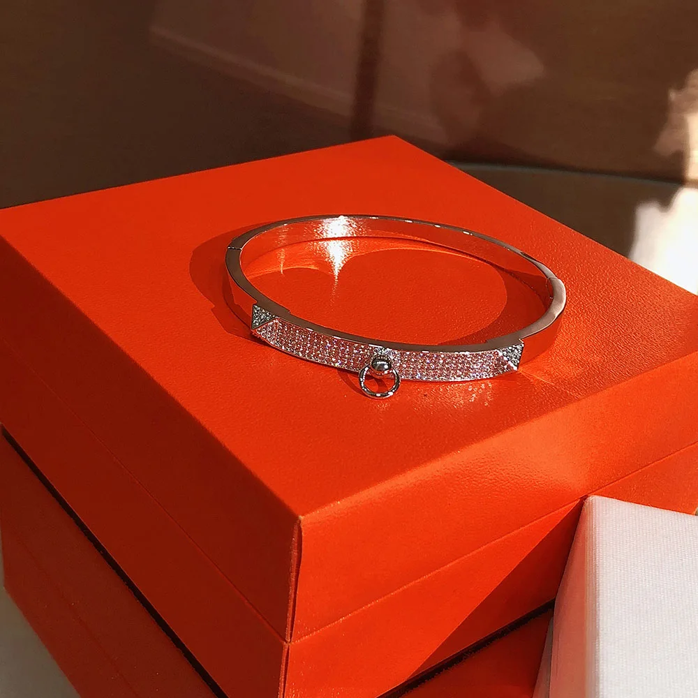 2019 Hot brand S925 sterling silver Bully belt bracelet French quality prom celebrity trend luxury elegant cute lady bracelet
2019 Hot brand S925 sterling silver Bully belt bracelet French quality prom celebrity trend luxury elegant cute lady bracelet