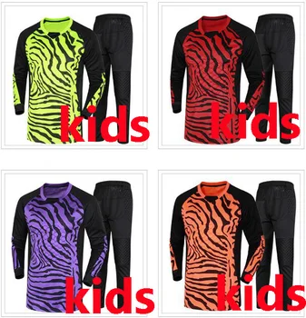 Kids kit Football Goalkeeper Clothing 2017 Soccer Jerseys Sets Long Sleeve Sponge Protector Football Doorkeepers Uniforms kits
Kids kit Football Goalkeeper Clothing 2017 Soccer Jerseys Sets Long Sleeve Sponge Protector Football Doorkeepers Uniforms kits