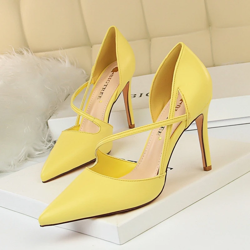 Arrival Solid Soft Leather Show Thin Women Shoes Shallow High Heels Concise OL Office Shoes Sexy Cut-Outs Party Shoe Pointed
Arrival Solid Soft Leather Show Thin Women Shoes Shallow High Heels Concise OL Office Shoes Sexy Cut-Outs Party Shoe Pointed