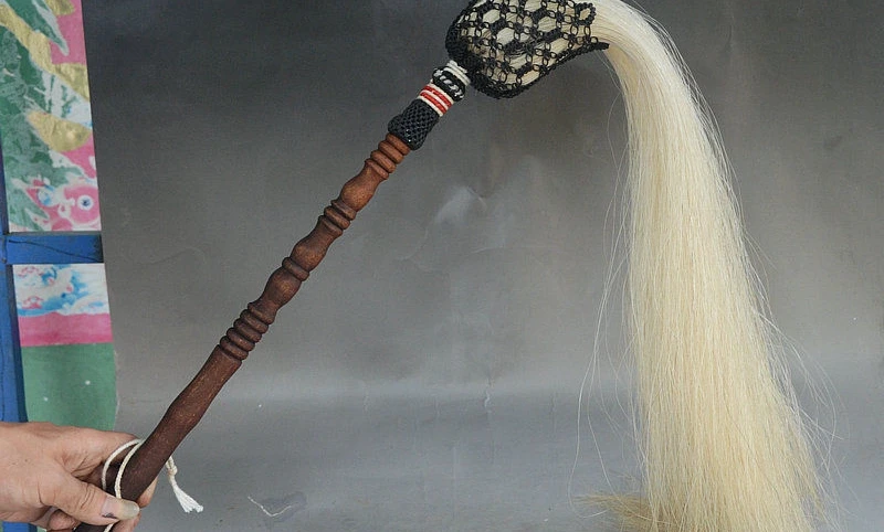 40" Rare China Taoism Exorcism Auspicious Wood Horsetail whisk Fly whisk Chowrie
40" Rare China Taoism Exorcism Auspicious Wood Horsetail whisk Fly whisk Chowrie