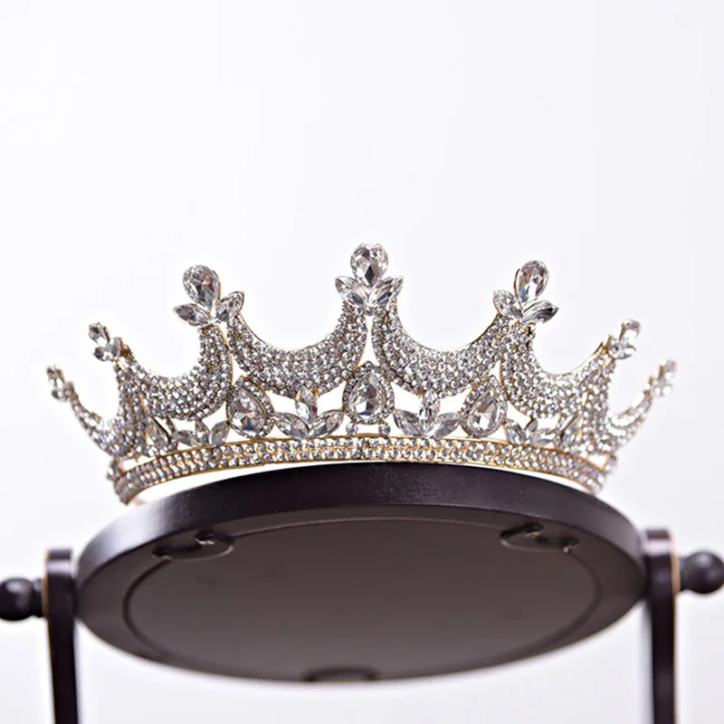 European Drop Baroque Crystal Bridal Tiaras With Comb Vintage Gold Rhinestone Pageant Crowns Baroque Wedding Hair Accessories
European Drop Baroque Crystal Bridal Tiaras With Comb Vintage Gold Rhinestone Pageant Crowns Baroque Wedding Hair Accessories