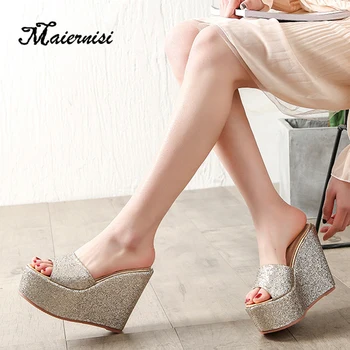MAIERNISI Summer Female High Heel Platform Slippers Fashion Casual Hollow Out Shoes Ladies Wedges Beach Sandals Women Flip Flops
MAIERNISI Summer Female High Heel Platform Slippers Fashion Casual Hollow Out Shoes Ladies Wedges Beach Sandals Women Flip Flops