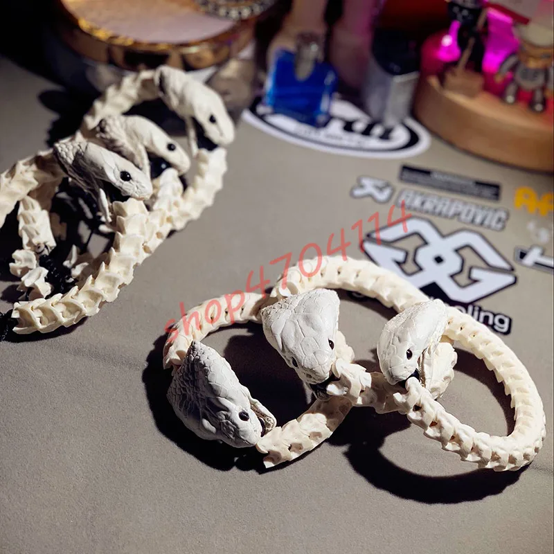 Thailand, natural snake bones snake heads, hand string jewelry, exquisite crafts, original jewelry
Thailand, natural snake bones snake heads, hand string jewelry, exquisite crafts, original jewelry