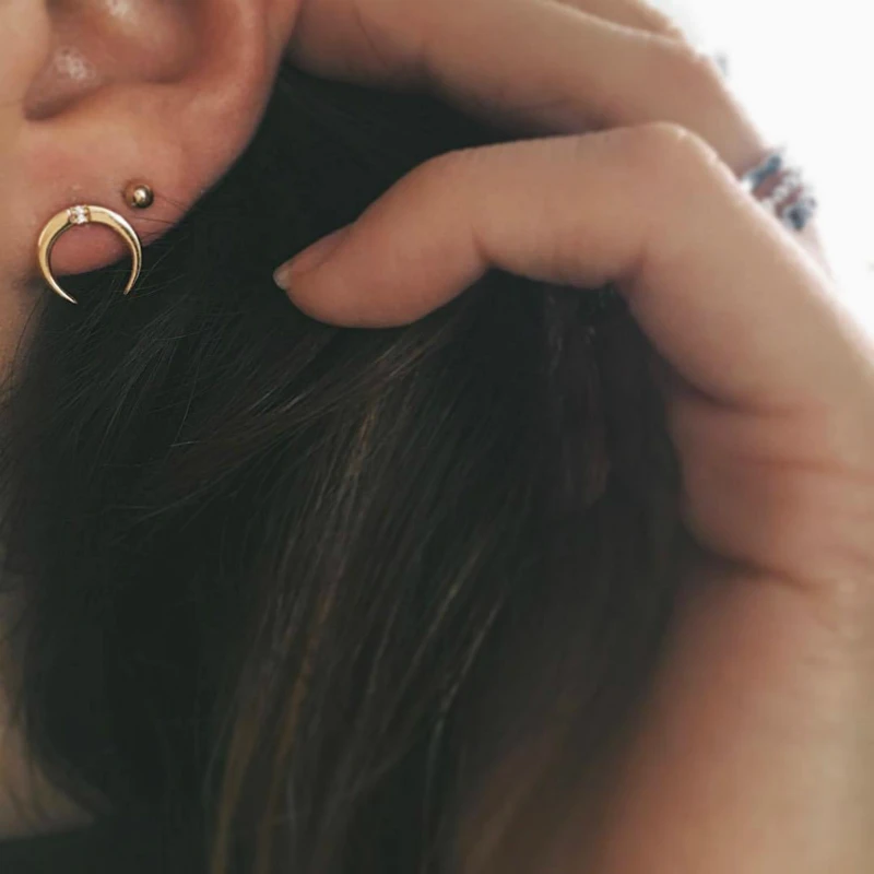 Best selling sales European moon earrings fashion personality new accessories new wholesale
Best selling sales European moon earrings fashion personality new accessories new wholesale