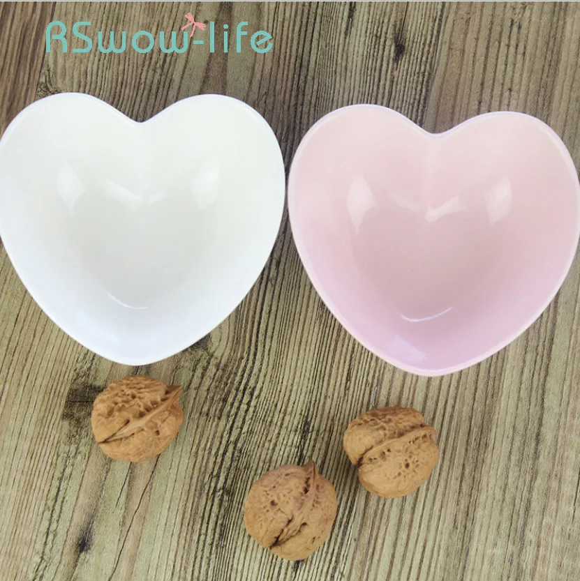 Heart-shaped Ceramic Bowl Pink Peach Heart Bowl White Snack Ceramic Dish Sauce Dishs For Home Kitchen Utensils Trinket Dish 
Heart-shaped Ceramic Bowl Pink Peach Heart Bowl White Snack Ceramic Dish Sauce Dishs For Home Kitchen Utensils Trinket Dish