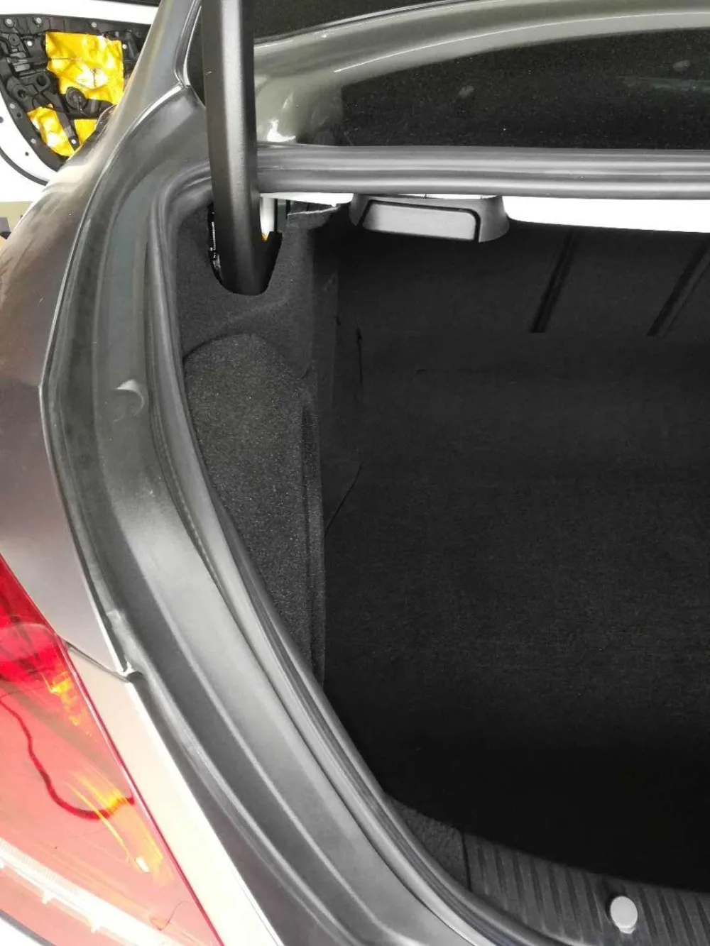 MC-35 Mercedes-Benz C Car Trunk 10 inch woofer Save Space Modified Addition Provide Structural Parts Without the 10'' Speaker
MC-35 Mercedes-Benz C Car Trunk 10 inch woofer Save Space Modified Addition Provide Structural Parts Without the 10'' Speaker